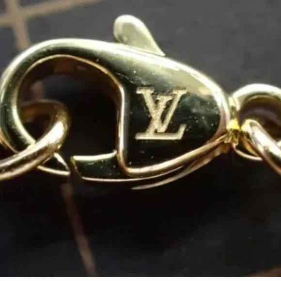 Louis Vuitton LV Volt 750 Gold and Diamond One Pendant Necklace - Picture 11 of 11